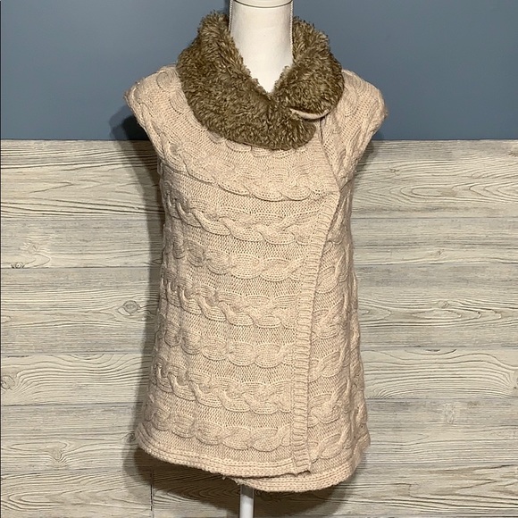 Zara Sweaters - Zara wool blend cardigan sweater vest